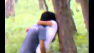 Outdoor fuck of Asian lovers in dense forest