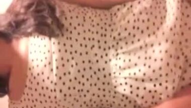 Voyeur: Pussy play in public toilet