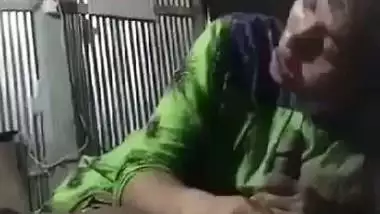 Village girl sucking dick in viral Bengali sex