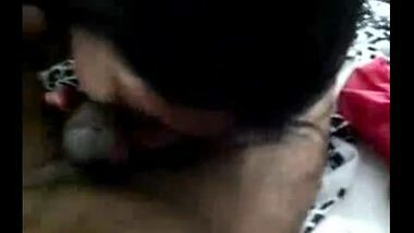 Amateur Delhi Babe sucks cock like a pro