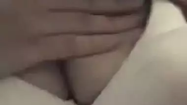 Extremely Hot Babe Fingering & Shaking her Boobs