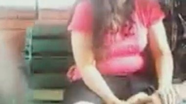 Finger Fucking Desi Girlfriend In Park