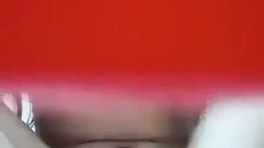 An 18-year-old girl records her nude MMS in a bathroom