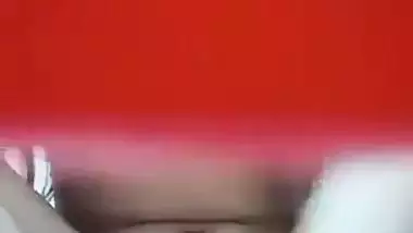 An 18-year-old girl records her nude MMS in a bathroom