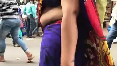 indian aunty beautiful walk and hot butt