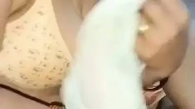 Husband gets a desi blowjob before he sleeps