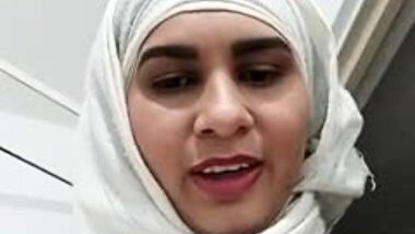 Hot Muslim Girl in hijab showing her naked body