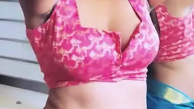Anjali Gaud Sexy Navel Cleavage Moody Hot Show