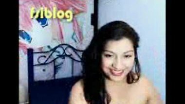 Fsiblog – Desi cam girl pooja on cam