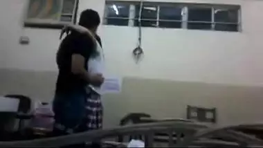 Indian college girl desi mms sex video in classroom leaked