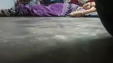 South Gets Fucked On Floor With South Indian And Indian Aunty