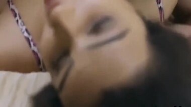 Sexy Nokrani And Ko Kapde Chang Karte Dekha Or Room Me Choda