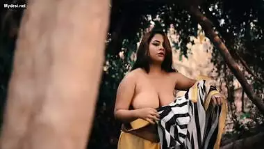 Parna Nude Saree photoshot video1