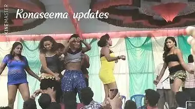 Desi hot girls group dance