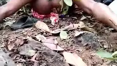 Dehati couple caught fucking in jungle