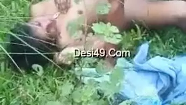 Sexy Desi Amateur Indian Girl Nude Fuck - Outdoor MMS Leaked