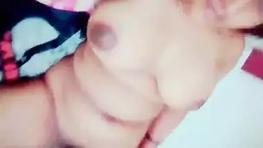 Indian teen films the way she masturbates and doesn't forget XXX titties