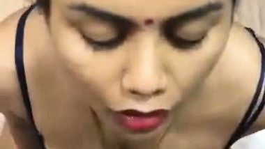 Chubby wife sucks her lover’s dick in Tamil sex