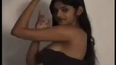 Cute Girl Showing Boobs - Movies.