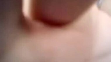 Hot desi chick having a car sex – Part 1