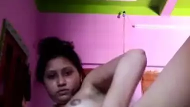 Sexy Desi Hot Girl Fingering Her Pussy