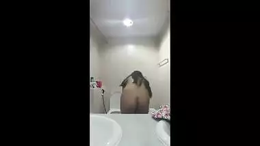 desi teen college girl showing boobs ass on mobile selfie cam