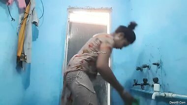 Desi Girl Bathing