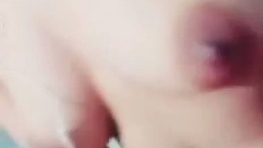 Bengali girl topless boobs show viral clip