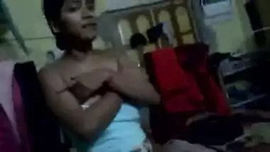 Hot indian Girl expose her Boobs at Hostel room