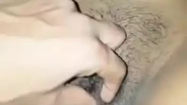 Indian girl allows sex lover to feels her XXX pussy from the inside