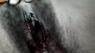 Desi girl showing her bloody pussy during periods