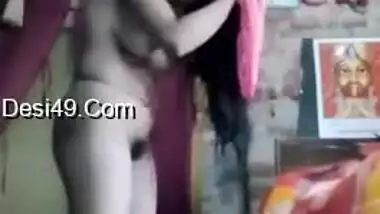 Desi girl dries body with a towel including erogenous XXX zones on camera