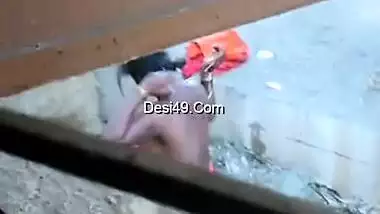 Cunning boy sneakily films how Desi woman washes XXX jugs outdoors