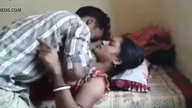 Tamil aunty letting her nephew just for boob press