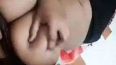 Srilankan Tamil sex girl viral play with melons