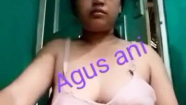 Sex hungry bhabhi spreading legs pussy show