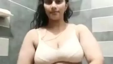 Hot Desi Girl Leaked Clip