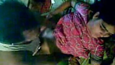 Indian babe enjoys masturbating