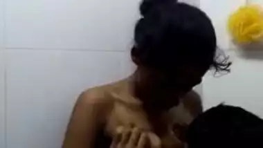 Srilankan lover sex clip oozed online