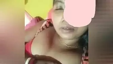 Indian babe is proud of XXX boobs so she exposes them and licks nipple