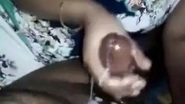 Desi dick massage with the happy ending