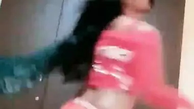 sexy desi babe shaking her hot belly