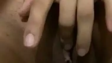 Srilanken teen girl fingering