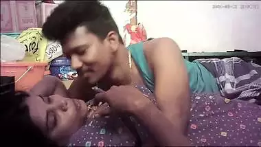 Tamil village house housewife and romance cute...