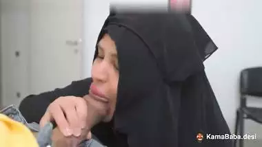 Hijabi slut catches me jerking in a Bangladeshi sex video