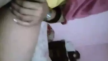 Horny village bhabhi sex masturbating with carrot