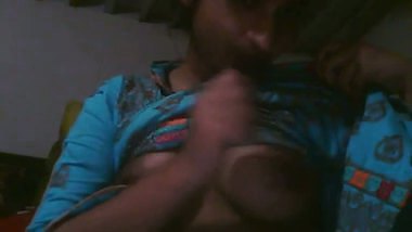 Real boob show video – Pakistani nude selfie