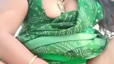 Chubby Indian housewife masturbating pussy