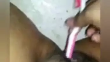 Horny Paki girl masturbating pussy with a toothbrush video