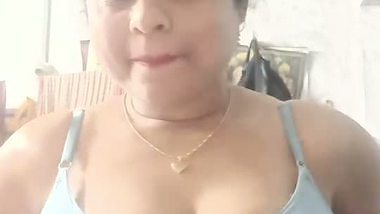 Long boobs aunty stripping blouse and topless